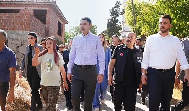 Sındırgı'da tüm evler tarandı... Ağır hasarlı yapılar yıkılacak!