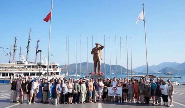 Yüzme öğrenen kadınlar Marmaris’te denizle buluştu