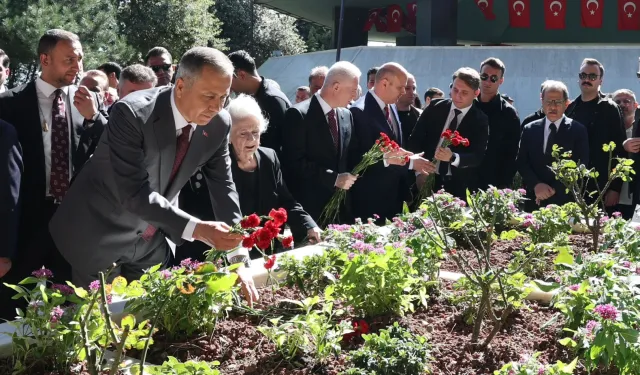 Adnan Menderes ve dava arkadaşları mezarları başında anıldı