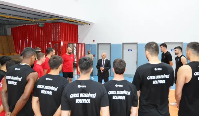 Gebze'de Başkan Büyükgöz'den Efeler'in antrenmanına ziyaret
