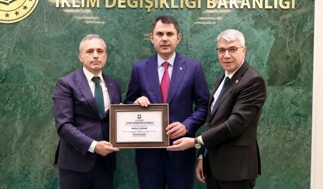 Bakan Kurum'a bir fahri unvan da Osmaniye'den