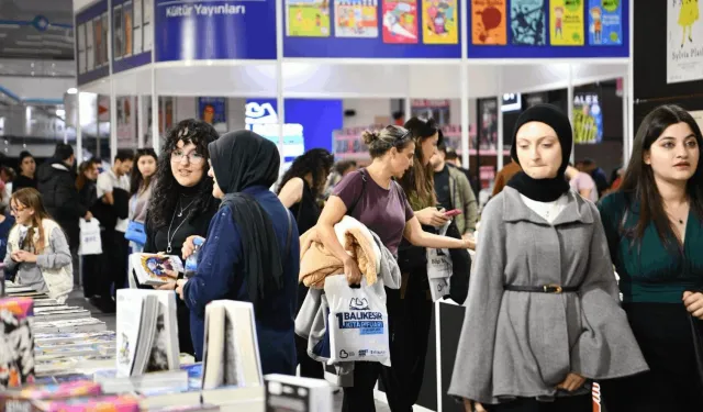 Balıkesir Kitap Fuarı'na yoğun ilgi