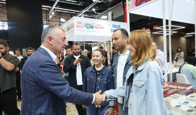 Başkan Büyükakın'dan Kitap Fuarı'na destek