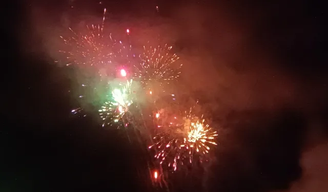 Bilecik Pazaryeri'nde coşku gökleri aydınlattı