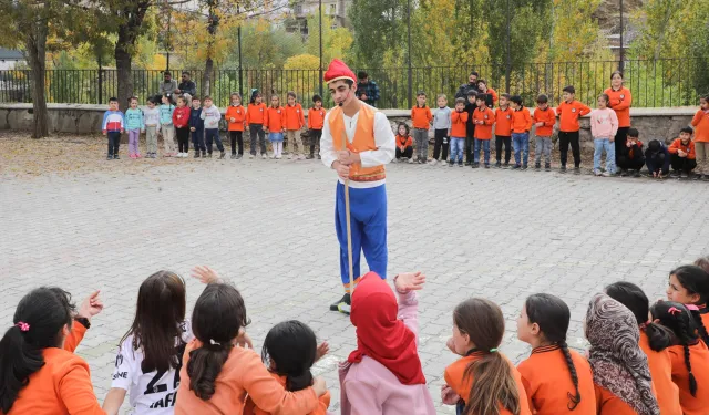 Bitlis Belediyesi Tiyatro Topluluğu, sezonu açtı