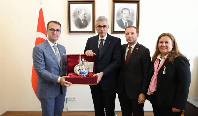 Bursa Kanserle Savaş Derneği'nden Bakan Memişoğlu'na ziyaret