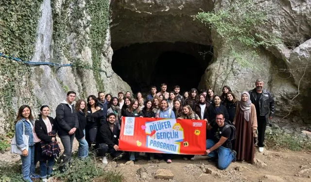 Bursa'da gençler Nilüfer'in Üçpınar Mahallesi'nde bir araya geldi