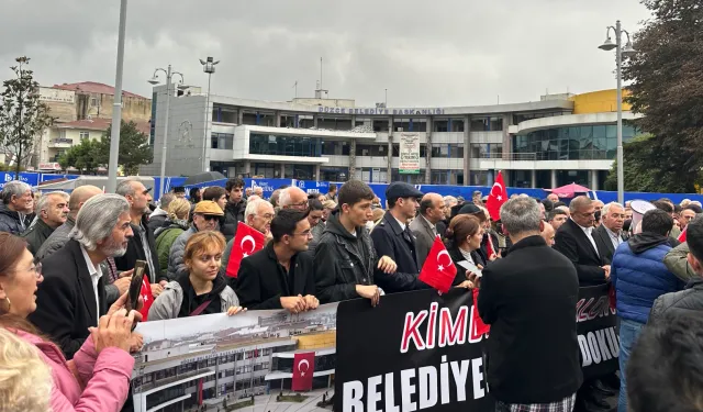 Düzce'de belediye binasının yıkımına tepki!