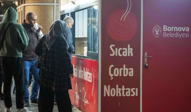 İzmir Bornova'da vatandaşlara sıcak çorba ikramı başladı