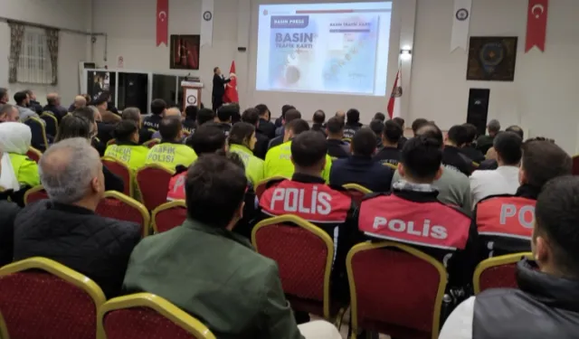 Konya'da emniyet mensuplarına 'Basın Kartı' bilgilendirmesi
