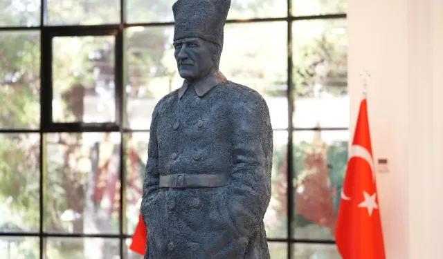 Manisa'da 'Atatürk Heykelleri Sergisi' açıldı