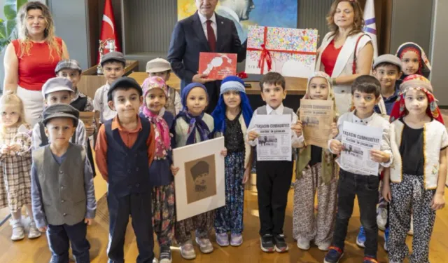 Mersin'de miniklerden Cumhuriyet coşkusu