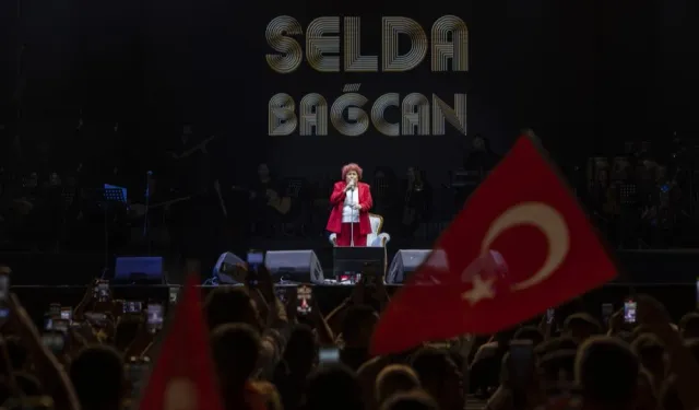 Selda Bağcan'dan Mersin'de Cumhuriyet Bayramı konseri