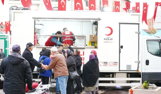 Türk Kızılay Sındırgı'da depremzedelerin yanında