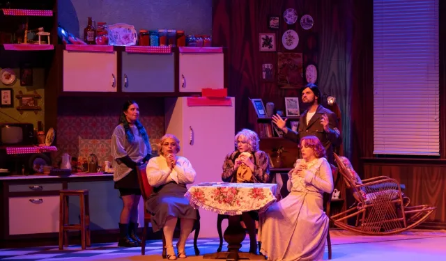 Adanalılar, 'Üç Jokerli Konken'i' keyifle izledi