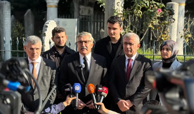 AK Parti Kültür ve Sanat Politikaları Başkanlığından Sezai Karakoç'un ölüm yıldönümünde kabrine ziyaret