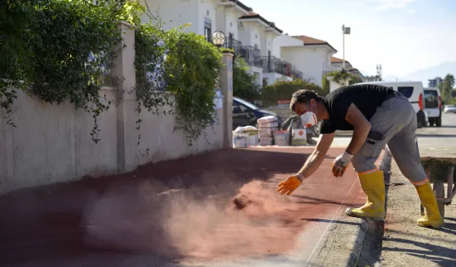 Antalya Güzeloba'da kaldırım çalışması