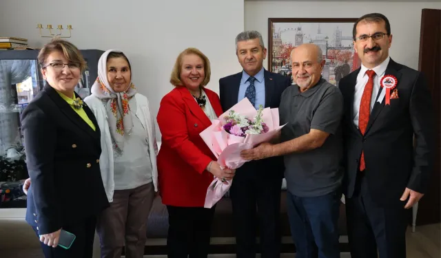 Artvin Valisi Ergün'den emekli öğretmene anlamlı ziyaret