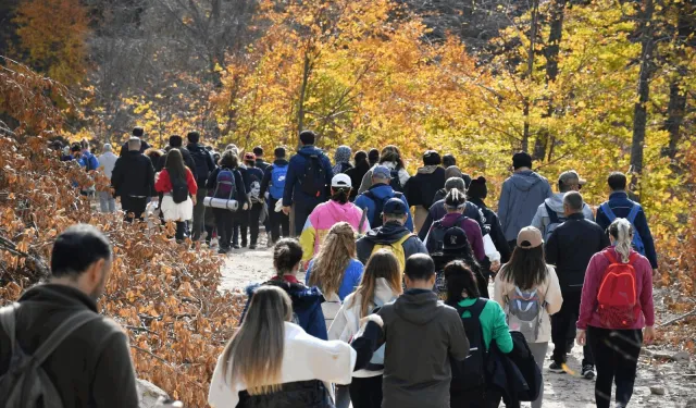 Balıkesir'de Öğretmenler Günü doğa yürüyüşüyle kutlandı