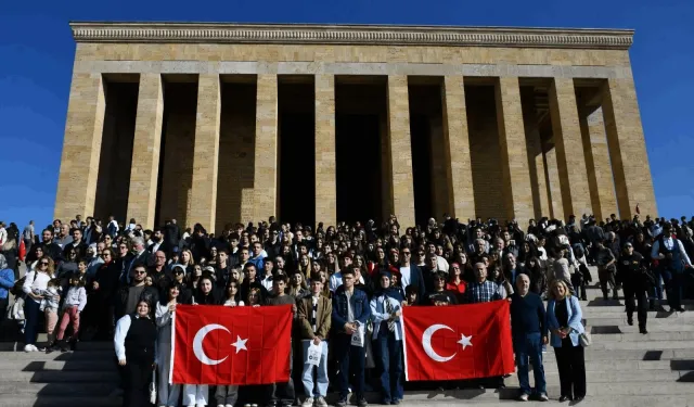 Balıkesirli gençlerden Ata'ya vefa ziyareti