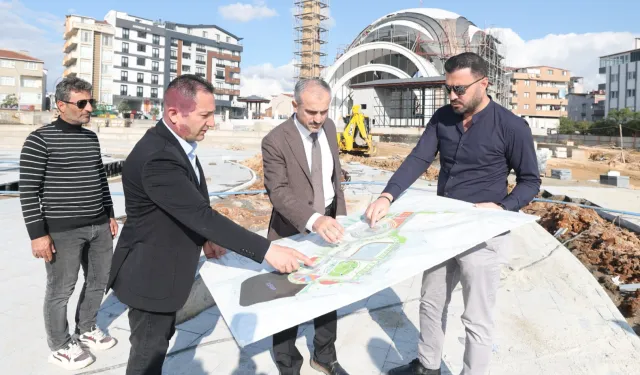 Başkan Çiftçi, Çayırova Kent Meydanı'nda incelemelerde bulundu