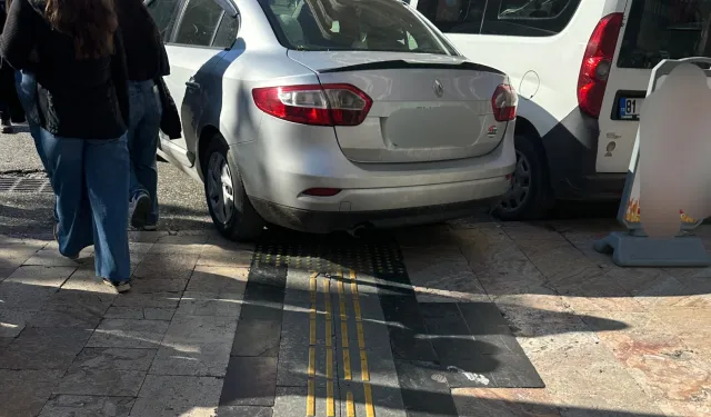 Bu kadarına da pes! Düzce'de görme engellilere yapılan yolu kapattı!