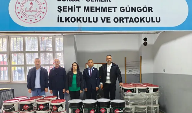 Bursa Gemlik'te Şehit Mehmet Güngör İlkokulu'na renkli destek