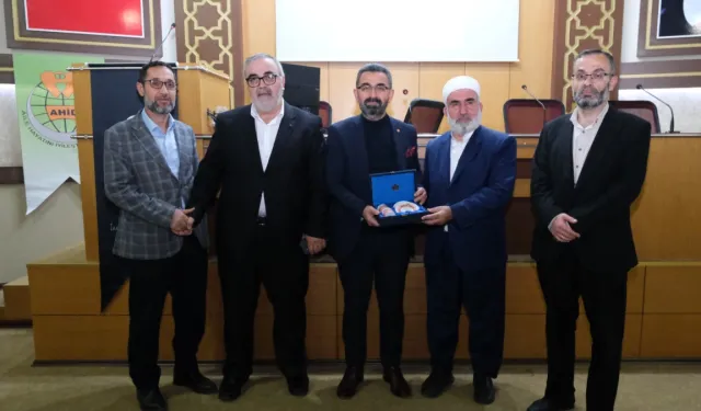 Bursa İnegöl'de Aile Okulu'nda 'tesettür ve mahremiyet' semineri