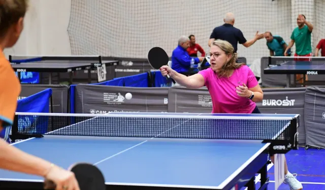 Bursa Osmangazi'de veteran sporcular final için ter döktü