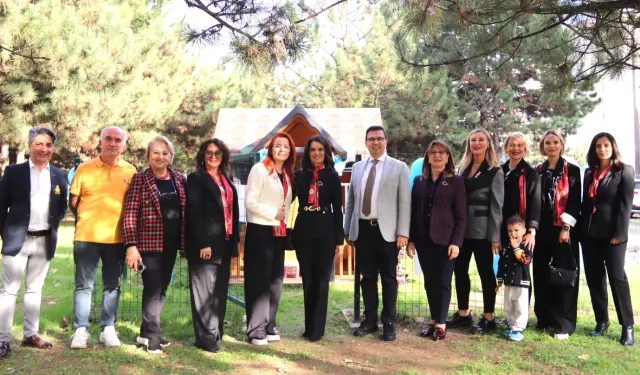 Bursa'da 'Halkevi Kedi Konağı' açıldı