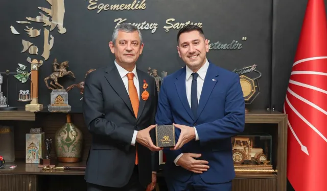 Deniz Karafazlı, CHP Genel Başkanı Özgür Özel'i ziyaret etti