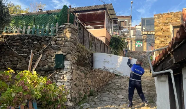 Efes Selçuk'ta görüntü kirliliği yaratan tabelalar kaldırılıyor