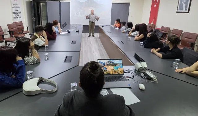 Gazeteci Özke gençlerle şiir üzerine buluştu