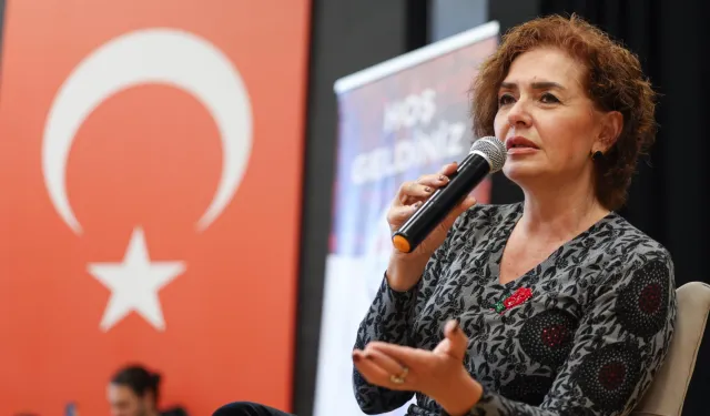 Gazeteci Özlem Gürses'ten Bakırköy'de 'umutlu' konuşma