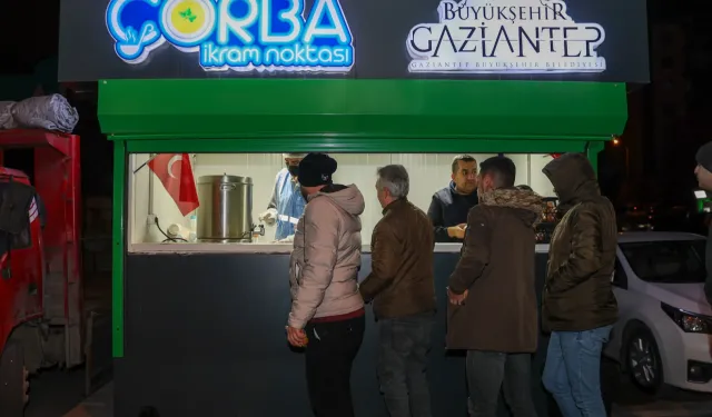 Gaziantep'te 39 noktada sıcak çorba ikramı