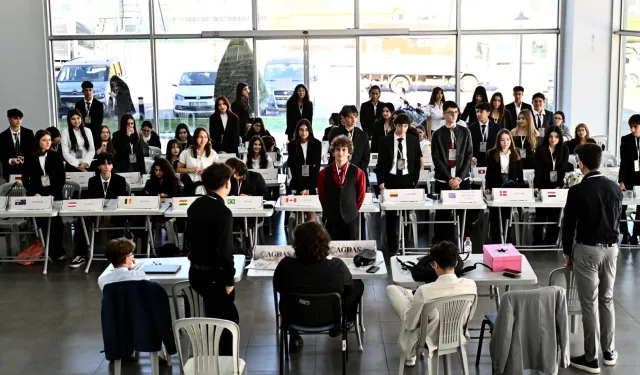 Genç delegeler ASSİM'de basın özgürlüğünü tartıştı