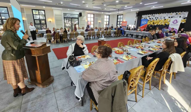 Gölcük'te kadına yönelik şiddetle mücadele farkındalığı