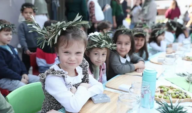 İzmir Aliağa'da minik eller zeytinle buluştu