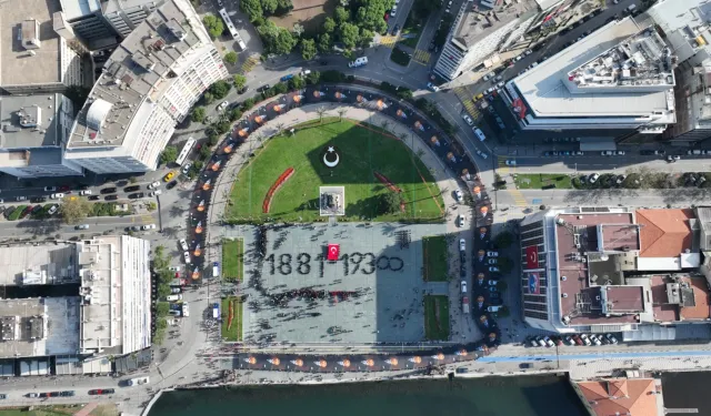 İzmir Ata'sına 350 metrelik posterle yürüdü