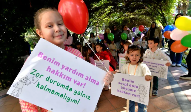 İzmir Bornova'da çocuklardan renkli etkinlik