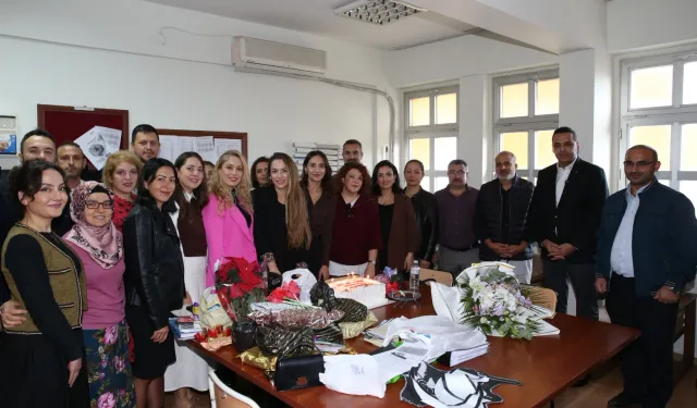 İzmir Çiğli'de Öğretmenler Günü fidanlarla kutlandı