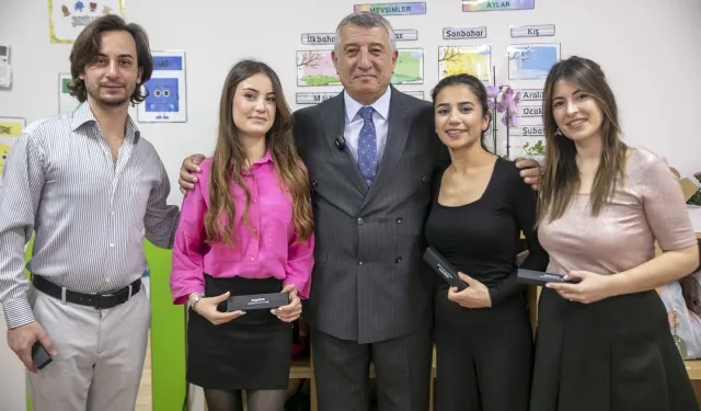 İzmir Güzelbahçe'den öğretmenlere isme özel kalem