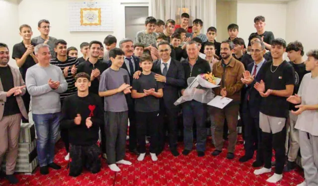 İzmir İl Milli Eğitim Müdürü Yahşi'den anlamlı ziyareti