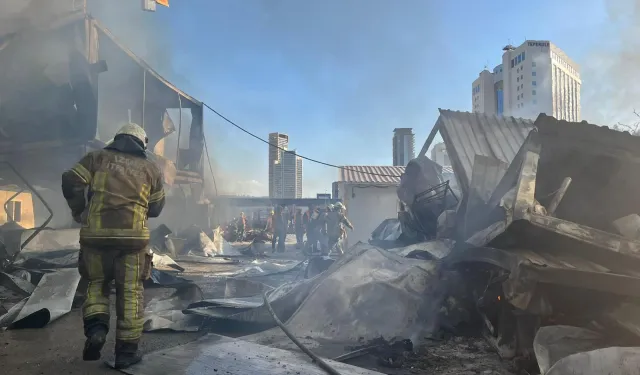 İzmir İtfaiyesi Bayraklı'daki yangına anında müdahale etti