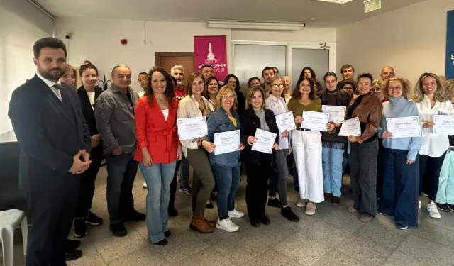 İzmir Meslek Fabrikası'nda sertifika sevinci