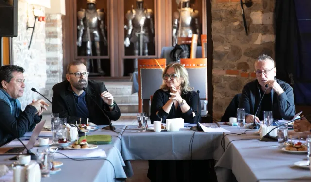 İzmir Şehir Tiyatroları danıştı