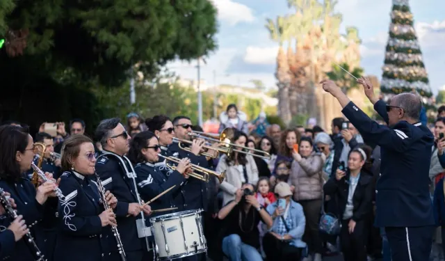 İzmir, yeni yılı rengarenk bir festivalle karşılıyor
