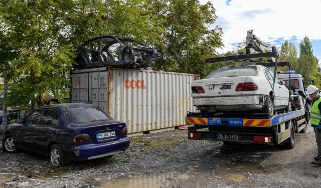 İzmir'de hurda araçlar ekonomiye kazandırılıyor