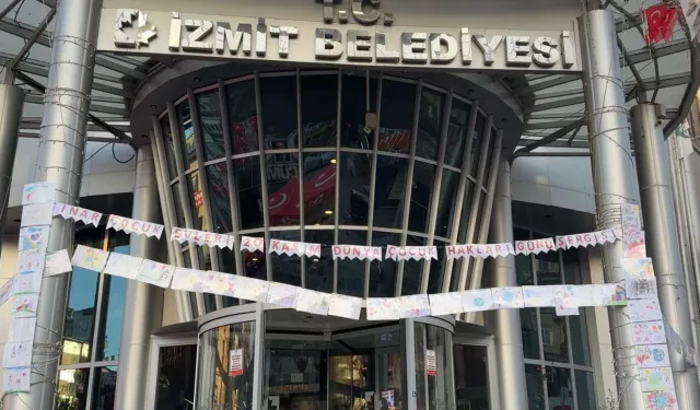 İzmit'te çocukların eserleri belediyede, mutlulukları ekranda