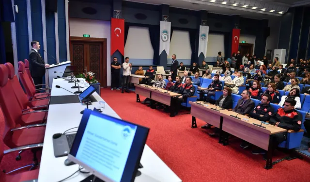 Kayseri Büyükşehir personeline 'Etik Davranış' eğitimi